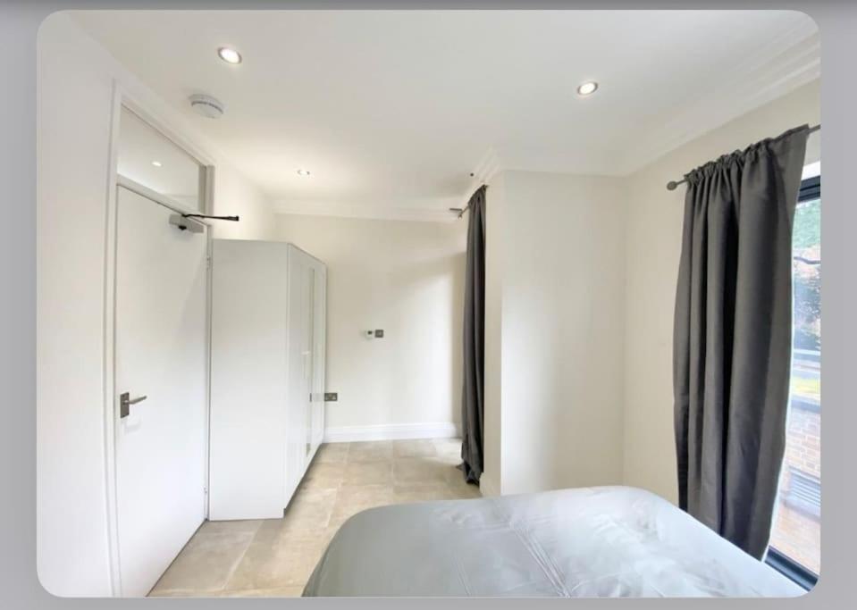 Luxury 4-Bed Apartment With Balcony & Garden, Near Emirates Stadium, 15 Mins To Central London Exterior photo